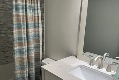 Image de Pensacola Getaway - close to Nas & Perdido Key! Large backyard with fruit trees