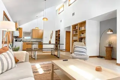 Image de Fabulous home. Spacious. Iconic Zilker Area.