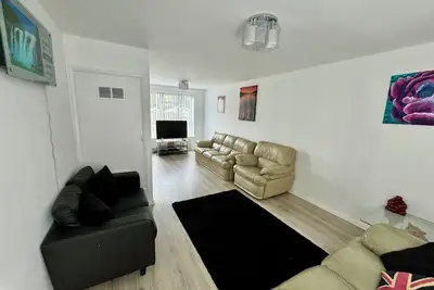 Image de Cosy Home is located in a lovely town in Twickenham.