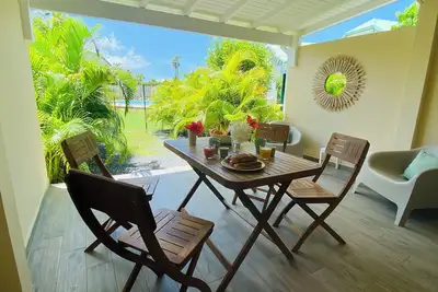 Image de Cosy Maracuja, appartement calme avec piscine et jardin Ă 2 min de la plage!