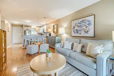 Image de Breezy Carolina Beach Condo w/ Balcony & Pools!