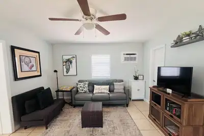 Image de Ocean View Cottage with Rooftop Deck\n