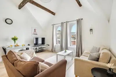 Image de Apt 2 Causeway · Modern & Spacious Flat in Town| Pass the Keys