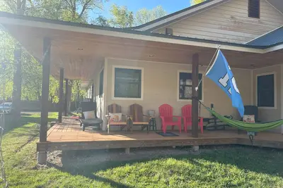Image de Large, spacious home in downtown Lake City
