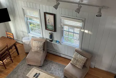 Image de Cozy vineyard cottage close to downtown with outdoor living space and amentiies.