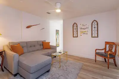 Image de 2Br Harry Potter Themed Home 7mins from Universal