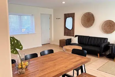 Image de unit 4 · gorgeous 3 bdr apartment with parking