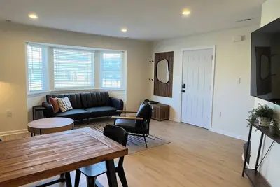 Image de unit 3 · 3 bedroom condo with parking, close to the beach