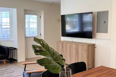 Image de unit 1 · Newly renovated 3 bdr apartment, close to the beach