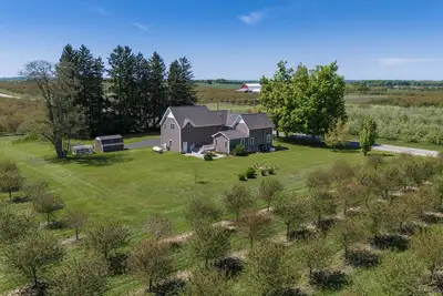 Image de Enchanting 1901 Orchard Farm House