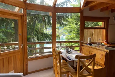 Image de Le Pommier 3 | Cabañas frente al Lago y con Pileta Climatizada