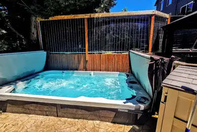 Image de Spacious Retreat W/ Swim Spa & Full Kitchen