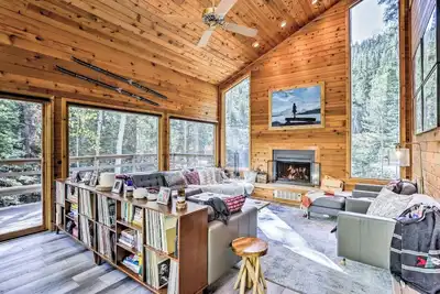 Image de Creekside Cabin: Mountain Views, Fireplace & Sauna