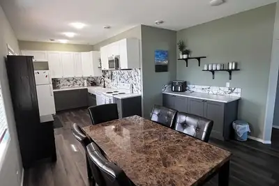 Cozy Country Bungalow less then 5 minutes from Sylvan Lake!