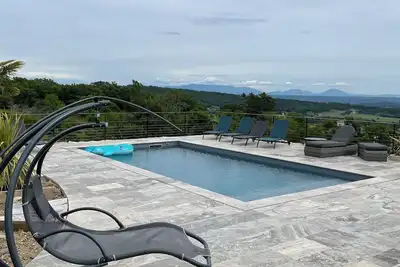 Image de Grande villa moderne avec piscine et 5 chambres sur grand terrain