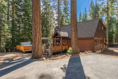 Image de Reed Cabin, 5bd/3ba, Private Hot Tub