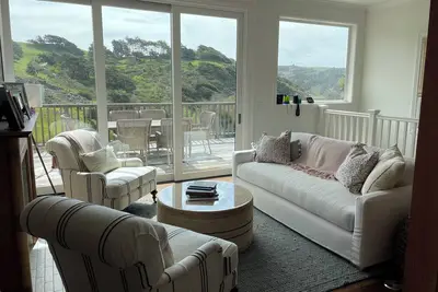 Image de Charming Coastal Cottage-Entire Home Sleeps 6, Perfect for Couples+Families