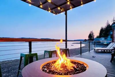 Image de Modern & Relaxing Waterfront Home on Hood Canal