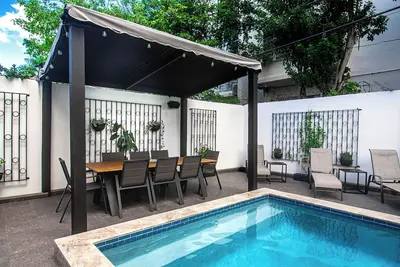Image de Maison de Plage de Luxe avec Piscine Privée, Design Intérieur Époustouflant