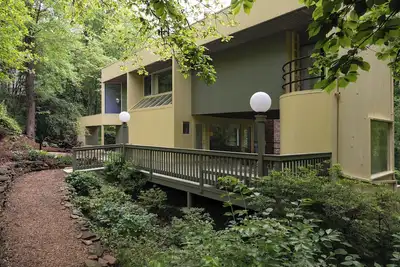 Image de 70s Mod House - 5 Min to Ut