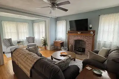 Image de Beautiful Historic 5-Bedroom Home!
