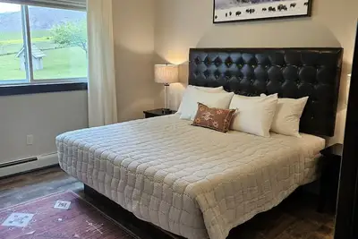 Image de Prime Spot! Heated Pool, Complimentary Parking, Next to Gardiner Downtown