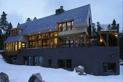 Image de Ski-in/Ski-out | Luxury | Hot Tub | Modern Chalet