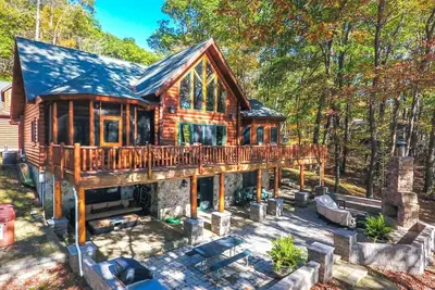 Image de Incredible Home: The Best Lake Front in Deep Creek!