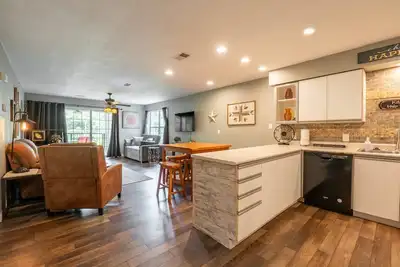 Image de Walk-in ~ Pools Galore ~ Gated Community ~ Golf On-Site ~ Free Tickets Included! (Hhk-7)