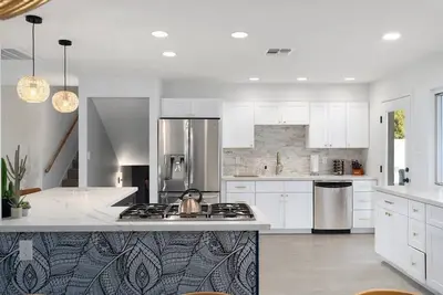 Image de Minutes from Old Town - Sleeps 10 - Pool - Putting Green - Fire Pit - Game Room
