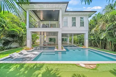 Image de Stay at Kay's Landing on Anna Maria Island—luxury 6-bedroom home with pool, views & beaches!