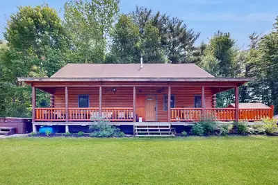 Image de Private 3br waterfront home, hot tub, pool table, sandy beach, Bbq, w/d, wifi
