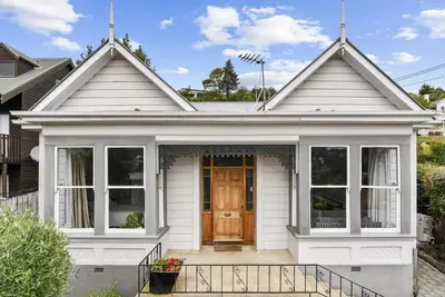 Dunedin delight - sunny, stylish villa close to town