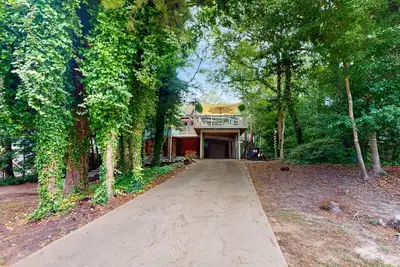 Image de Cozy home with deck, close to beach access, family friendly
