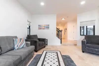 Image de Huntington Beach- Beach house near main street. Minutes to Disneyland