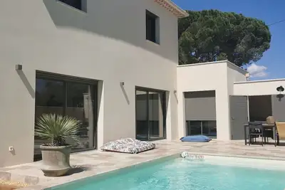 Image de Villa neuve, Lumineuse au Calme Avec Piscine, Patio. . Tout Équipée pr 6pers. .