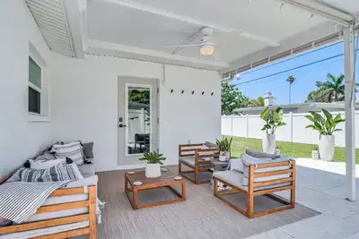 Image de Redington Beach Coastal Retreat - Walk to Beach!