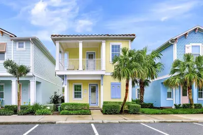 Image de Lively Cottage with Hot Tub near Disney with Margaritaville Resort & Island H2o.