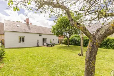 Maison de charme rénovée avec jardin clos, proche des plages, idéale pour familles, 2 chambres
