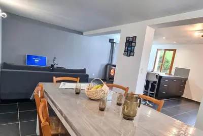 Image de Gîte 80m² avec jardin privatif, garage pour motos, à proximité des sentiers de randonnée et circuits Vtt.