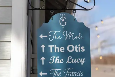 Image de Charming La Grange Escape Sleeps 17 | Next to Ice Plant Wedding Venue