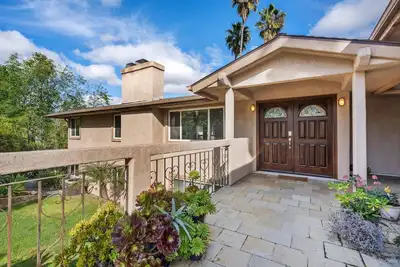 Image de Executive Retreat by Cardo | Renovated, Spacious