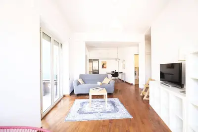 Image de Lightsome and Large Family Apartment