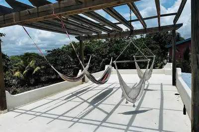 Image de Peaceful Rooftop Pergola One Block from the Beach