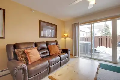Image de Condo in Cedar Creek w\/ Shuttle to Big Sky Resort!