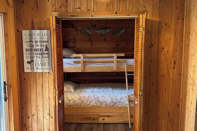 Image de \nWeekly rental, cozy rustic cottage to rent on the shores of Lake Superior