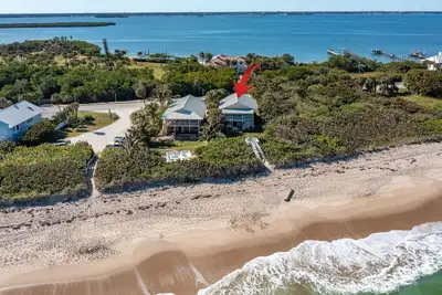 Image de Direct Oceanfront Beach house on island