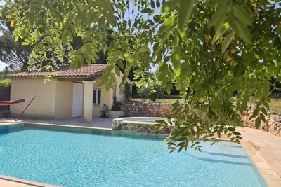 Image de Les Glycines-piscine à Débordement