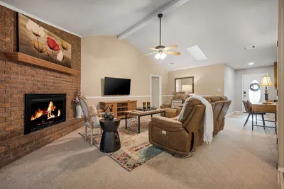 Image de Cozy Cove-Cute 3br in Town