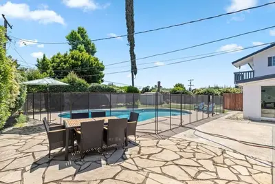 Image de Fun family friendly retreat with game room and pool